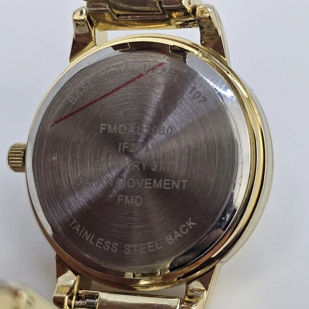 32MM Women's Watch Gold Dial Crystal Bezel Gold Bracelet Band New Battery‎